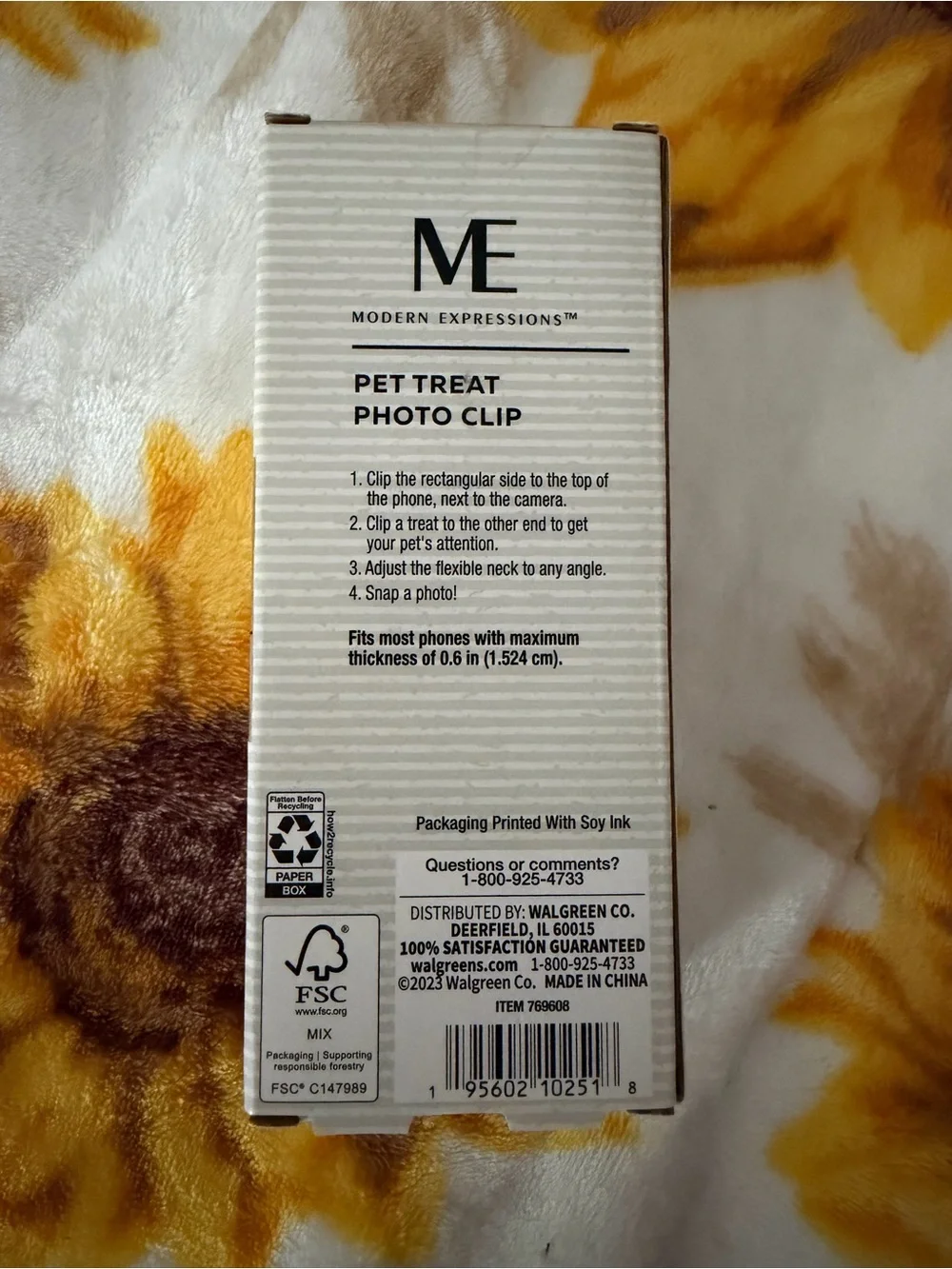 Modern Expressions Pet Treat Photo Clip Dog Cat Pet Photography Accessory NIB